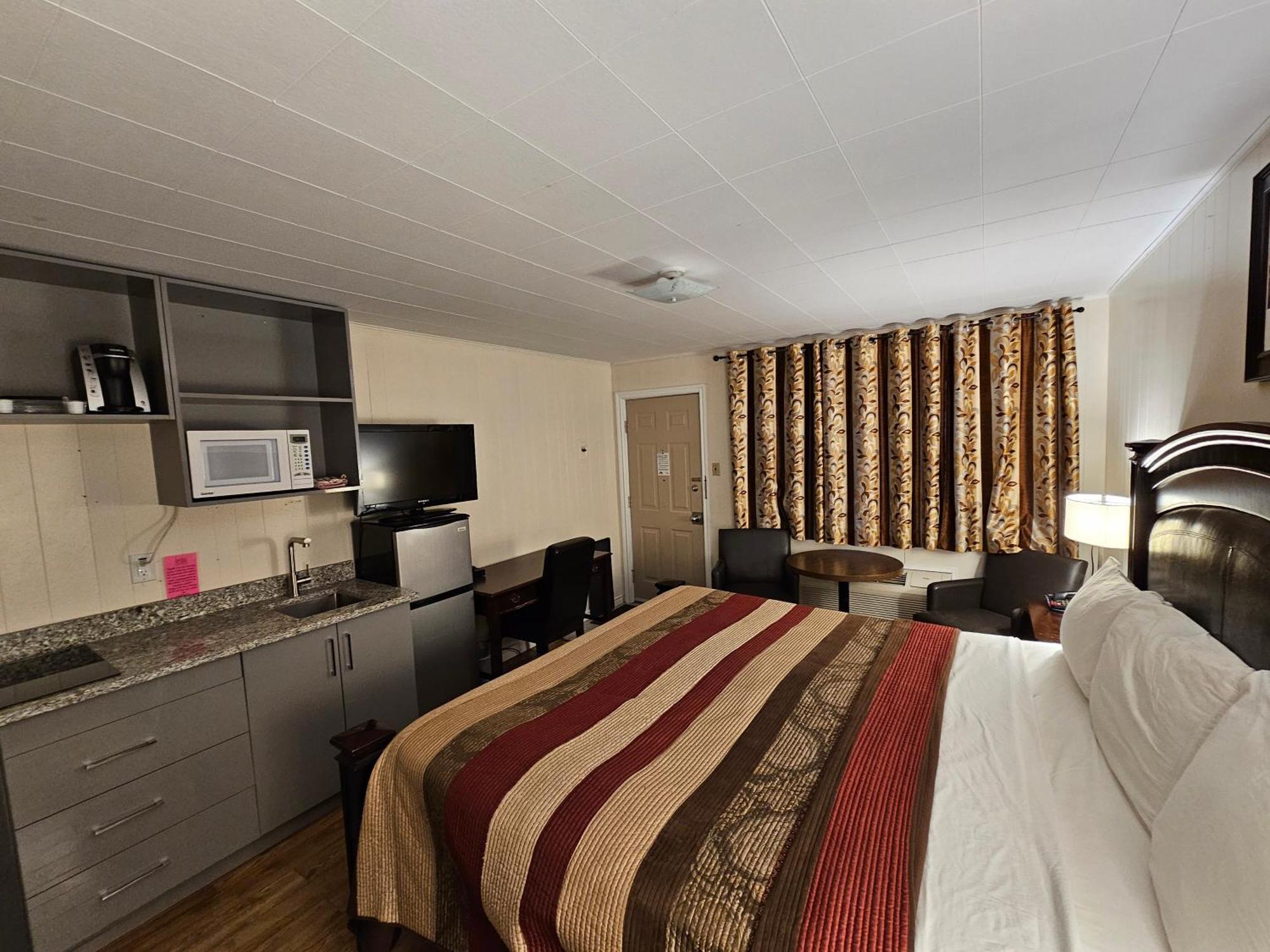 Parkway Motel & European Lodges Pincher Creek Dış mekan fotoğraf