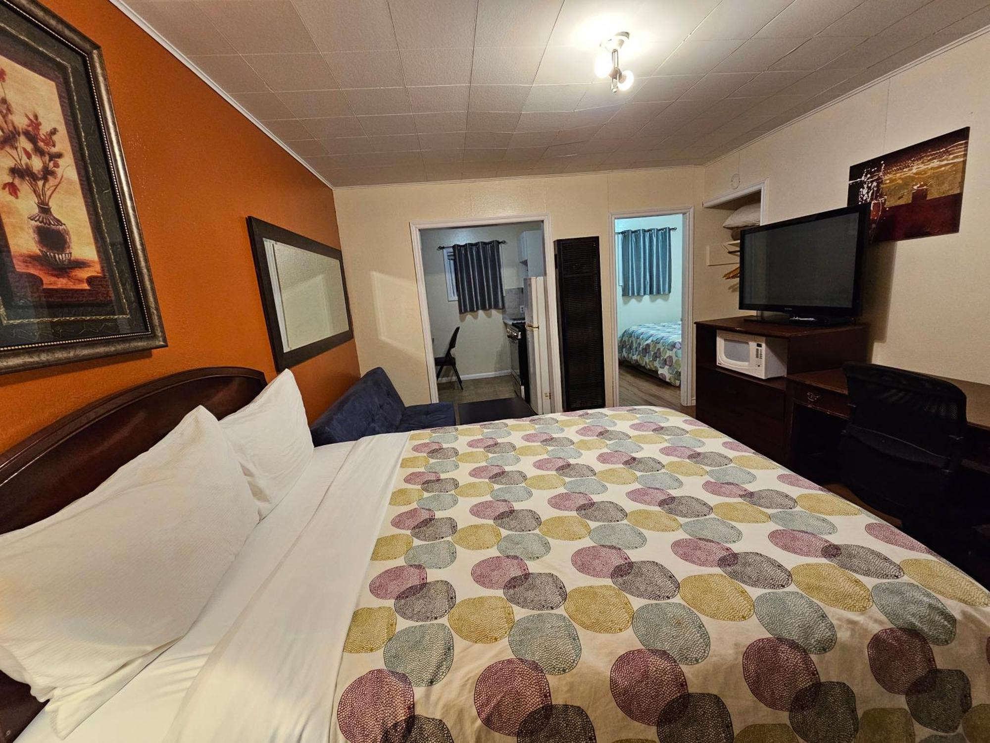 Parkway Motel & European Lodges Pincher Creek Dış mekan fotoğraf