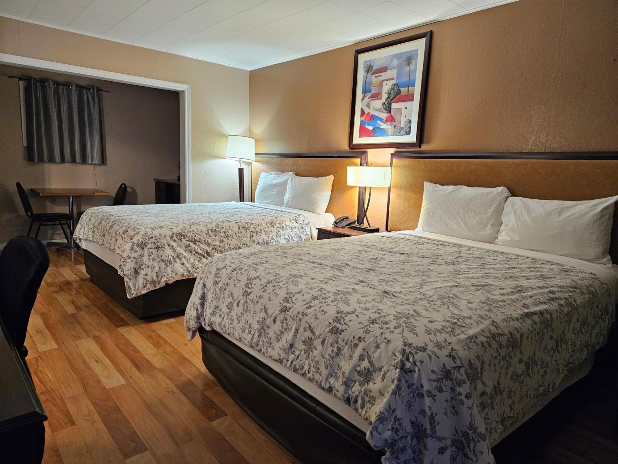 Parkway Motel & European Lodges Pincher Creek Dış mekan fotoğraf