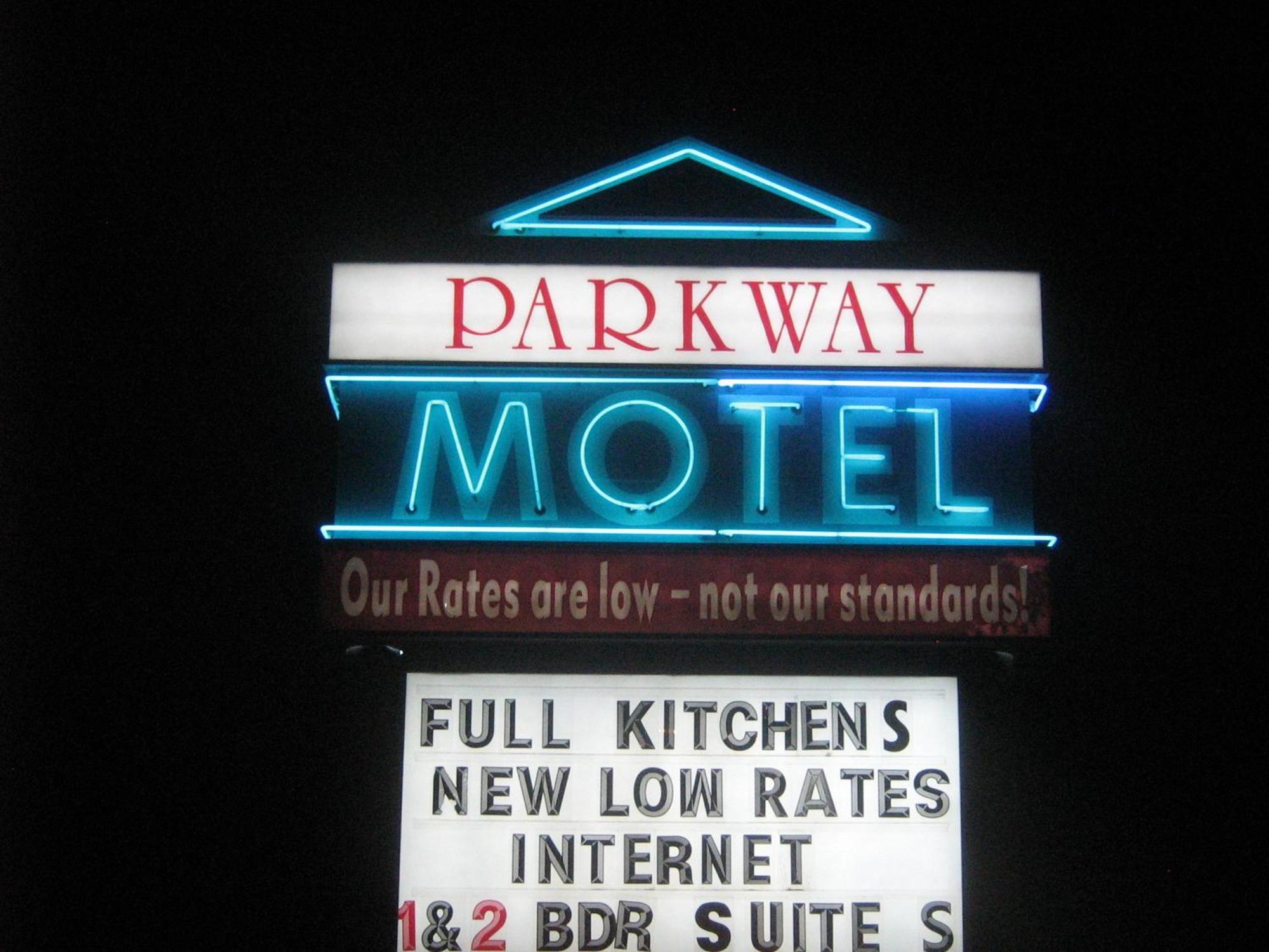 Parkway Motel & European Lodges Pincher Creek Dış mekan fotoğraf
