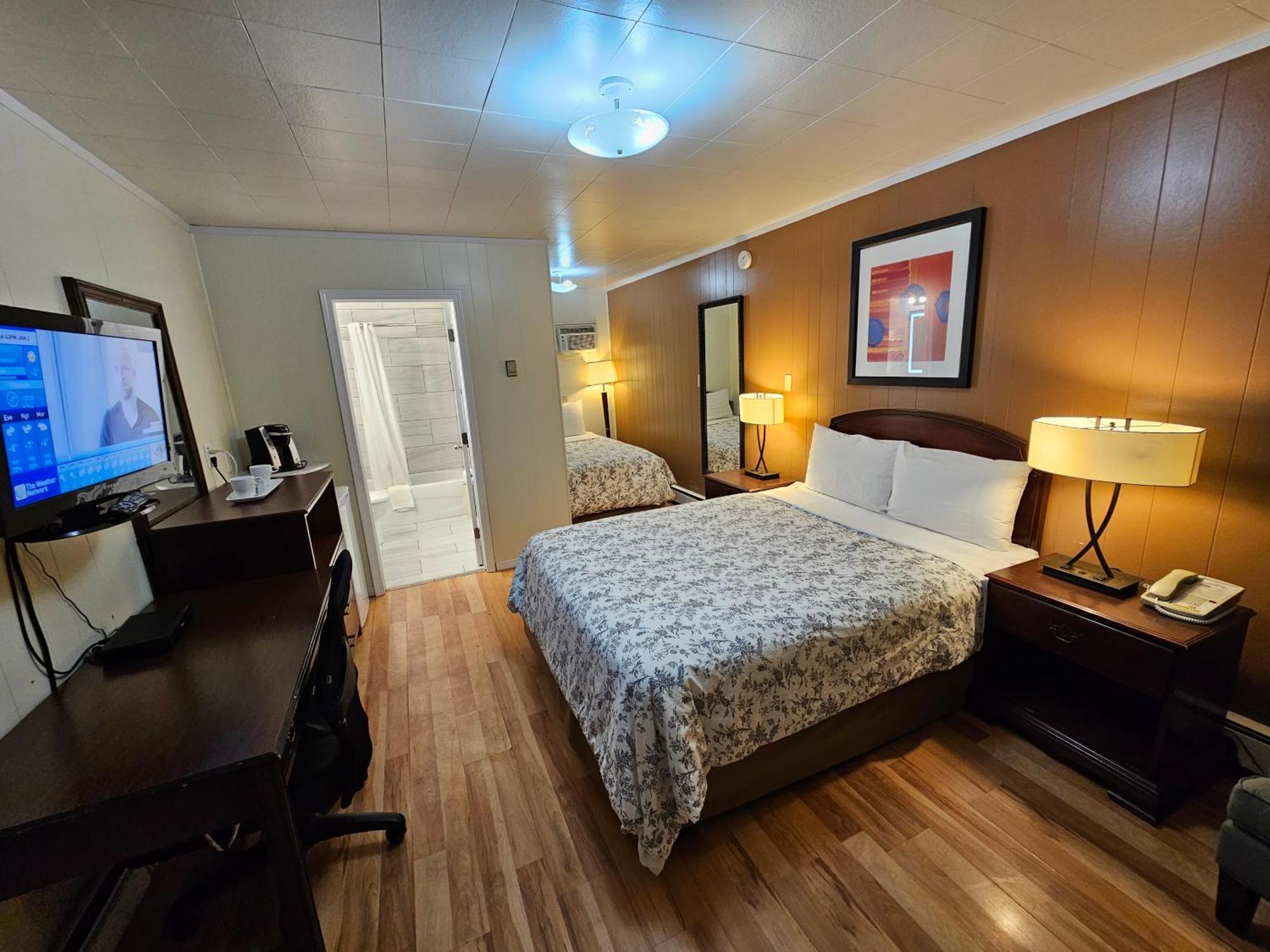 Parkway Motel & European Lodges Pincher Creek Oda fotoğraf
