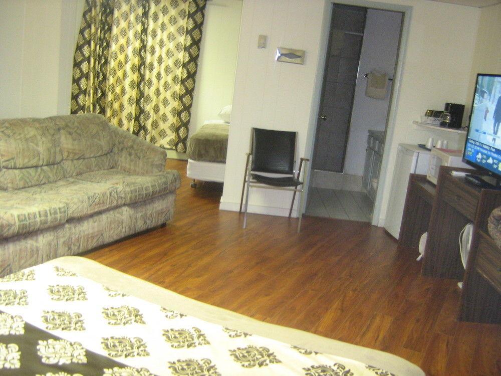 Parkway Motel & European Lodges Pincher Creek Dış mekan fotoğraf