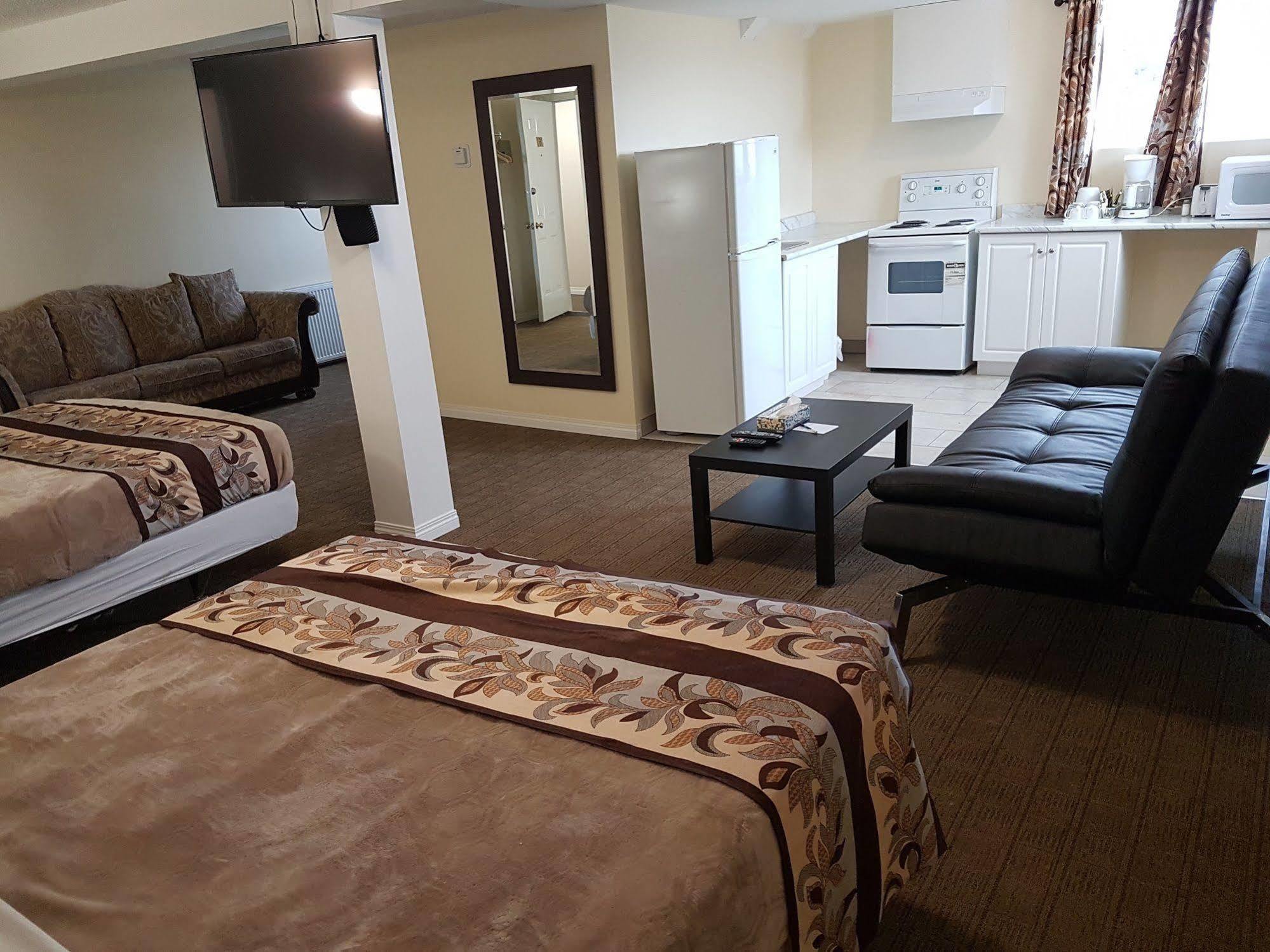 Parkway Motel & European Lodges Pincher Creek Dış mekan fotoğraf